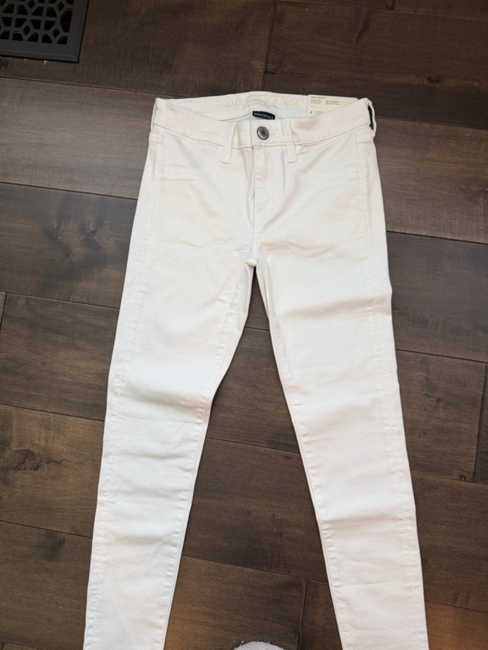American Eagle Jegging Crop White Skinny Jeans - Regular low rise. Size 4